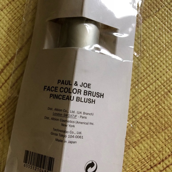 Paul & Joe Face Color Brush and M&M coin bag - Picture 2 of 4